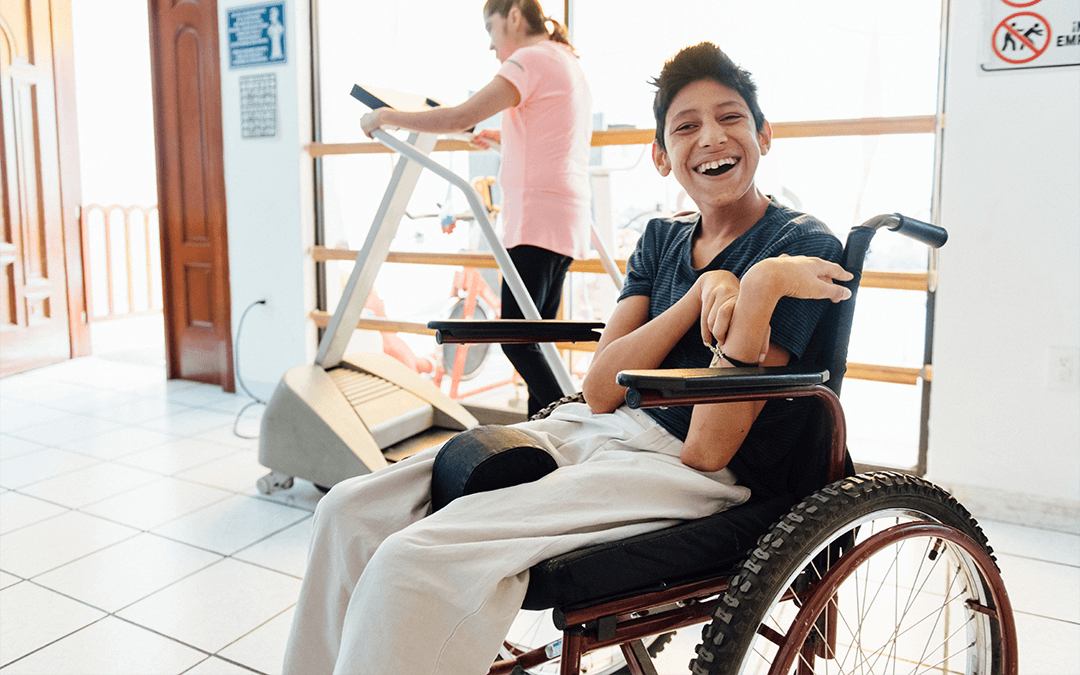 Disabled kids doing Physical Therapy at school.Enfants handicapés faisant de la physiothérapie à l'école.